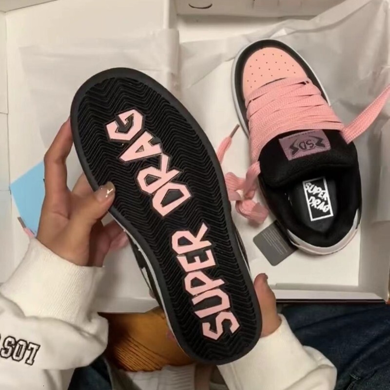 New Personalized Lightning Black Pink Women's Designer Bread Shoes Breathable Multifunctional Sports Shoes Student Casual Niche Height Increasing