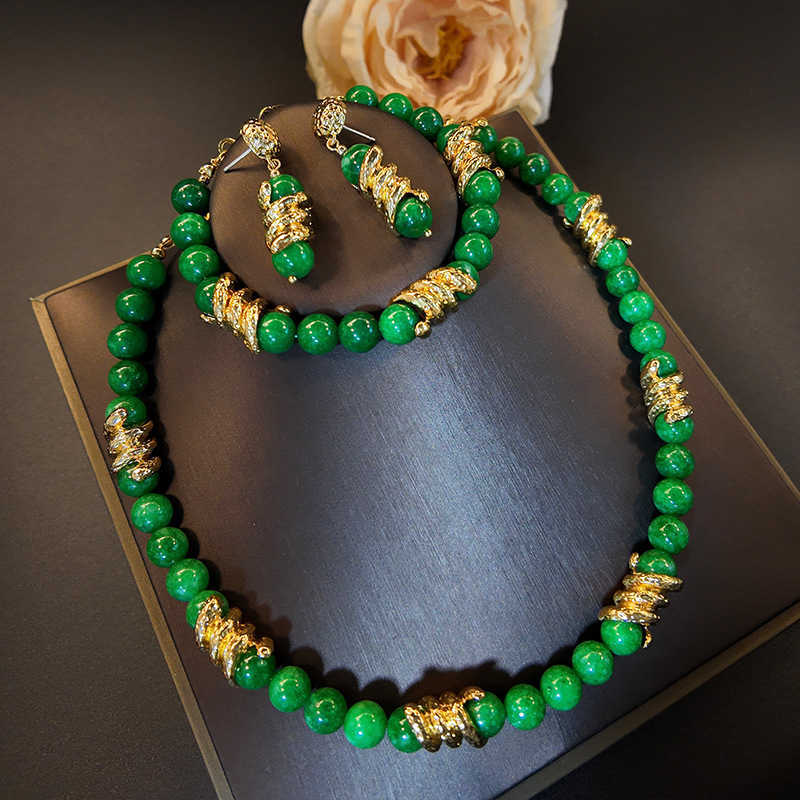 Charm Bracelets Three dimensional red green glass bead temperament bracelet necklace earring set for autumn and winter womens high-end feeling H25220