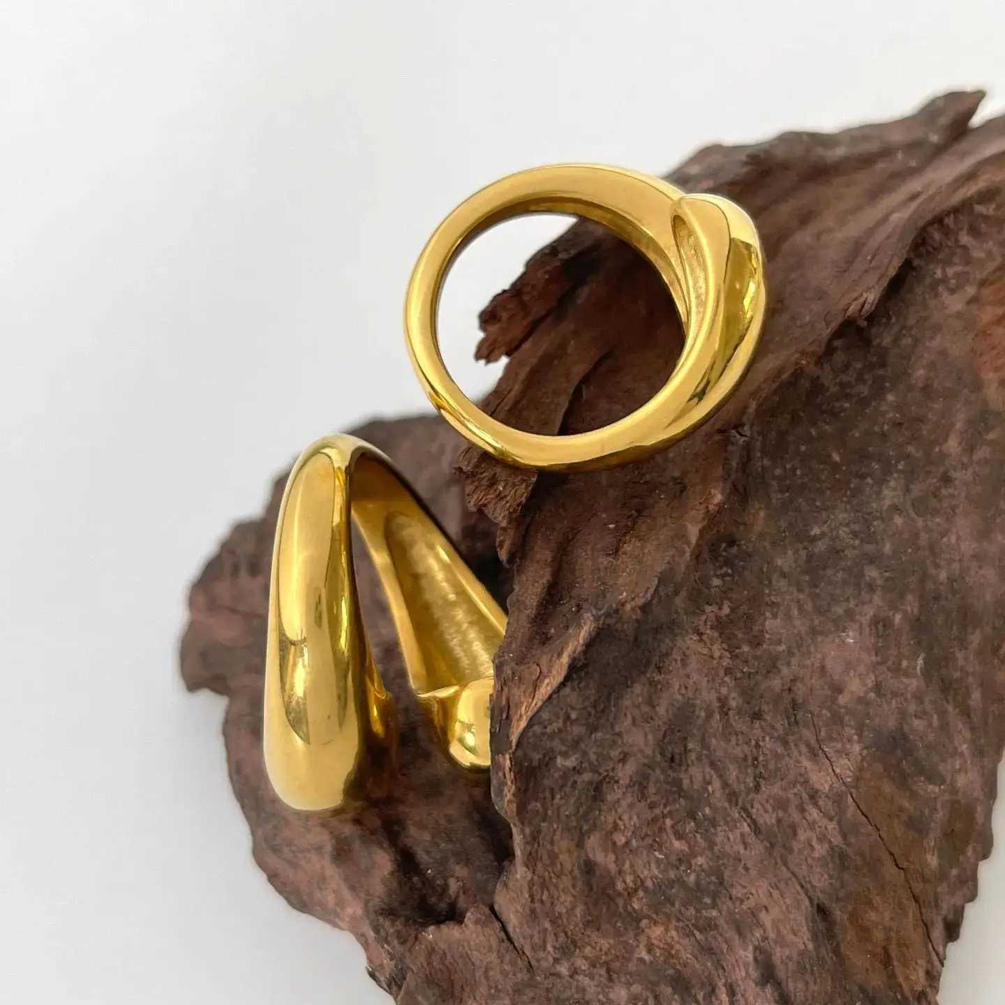 CARLIDANA New Hot Selling Simple Water Drop Gold Color Stainless Steel Ring Personalized Fashion Personalized Wens Jewelry X250220