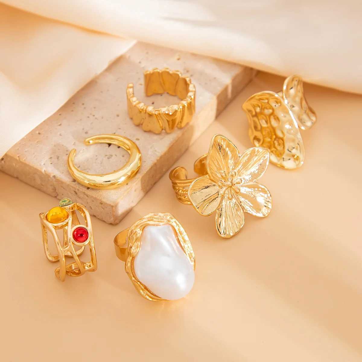 6Pcs Punk Exaggerated Metal Finger Rings Set for Wen Men Vintage Flower Pearl Crystal Europe America Open Rings Luxury Jewelry X250220