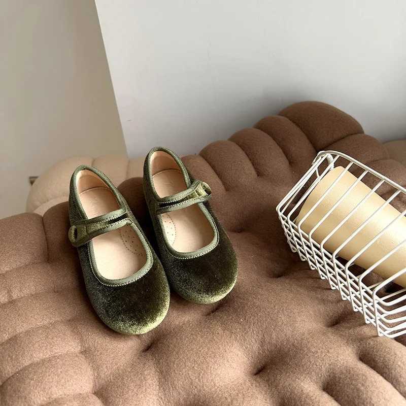 2024 new girl princess shoes sweet velvet wrapped foreign style solid color all matching single shoes baby small cloth shoes X250220