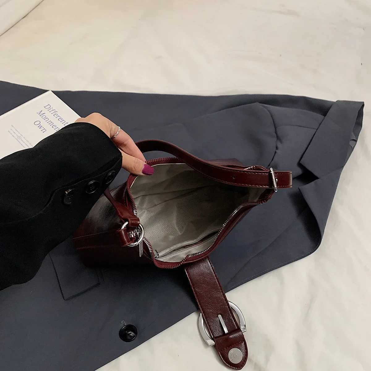 LEFTSIDE 2024 Simple New Retro Design Small PU Leather Underarm Bag Women Handbags and Purses Luxury Fashion Shoulder Bag Y250218