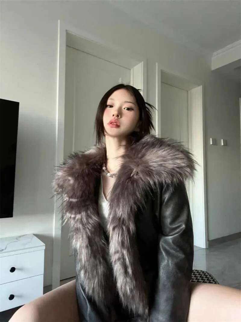 Korean Version Premium Fur Integrated Plush Jacket for Women's Winter New Thick and Warm Short Motorcycle Coat Female Clothing