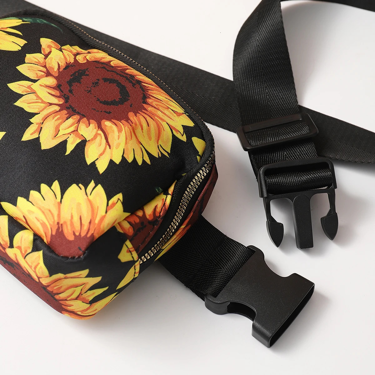 Sunflower pattern waist bag for men and women waterproof stain resistant chest large capacity storage 250219