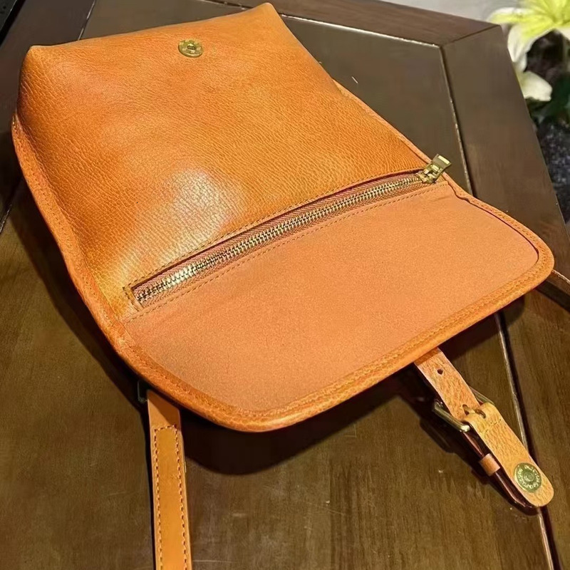Oil Wax Head Cowhide 2024 Autumn And Winter New Item Small Mailman Commuting Crossbody Bag Niche Female Batch