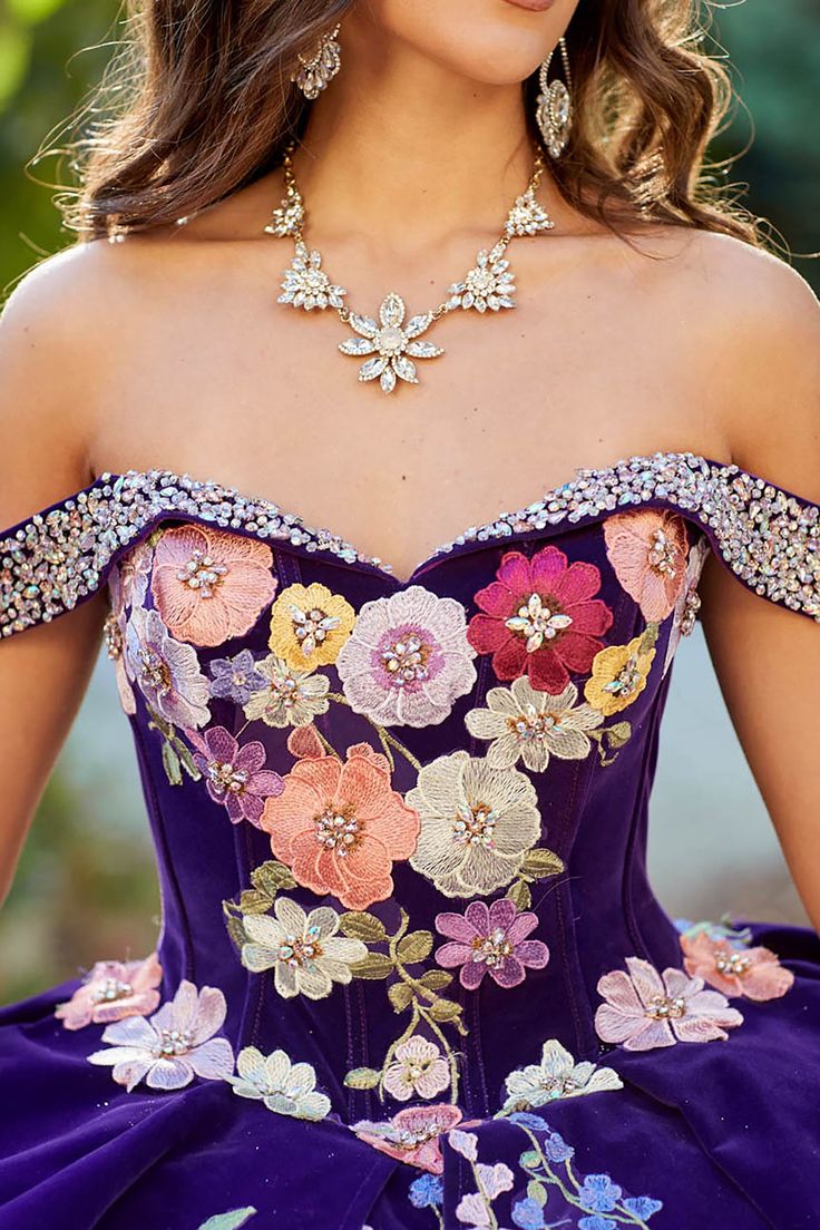 Classic Purple Quinceanera Dress Beaded Off Shoulder Colorful Embroidery Lace Appliques Ruffle Organza And Velvet Long Sweet 16 Dresses Special Occasi