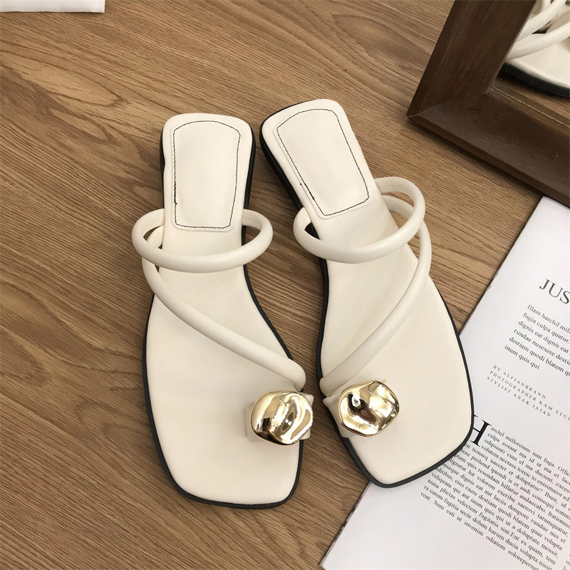 Free shipping designer Sandals for woman 2025 new summer Solid Flat Heel Daily Outfit slippers