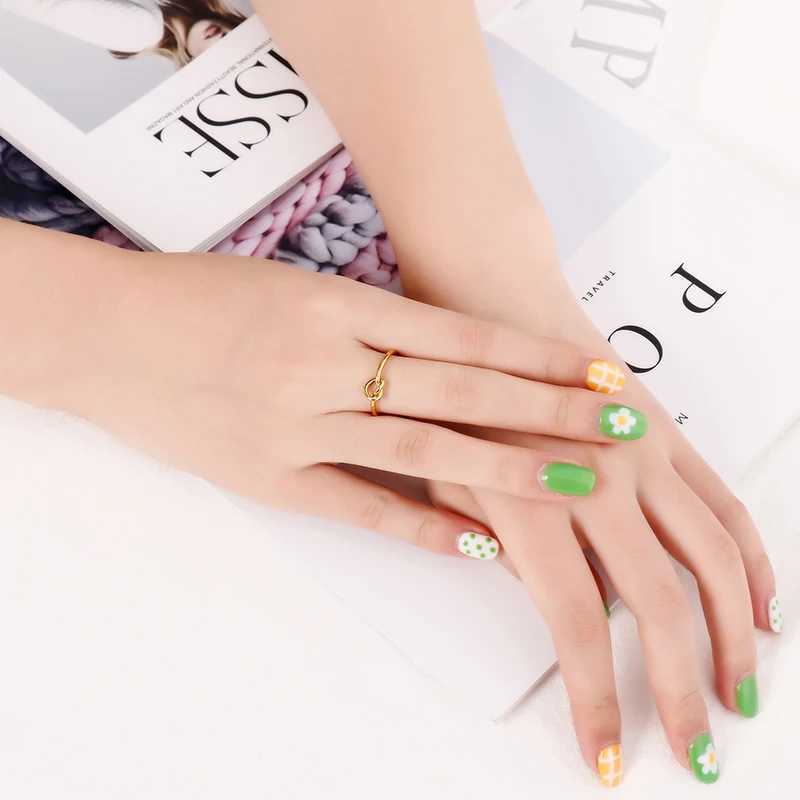 Simple Knot stainless steel ring suitable for warm girls gold silver rose gold French light luxury rings Elon unprinted jewelry gifts X250220