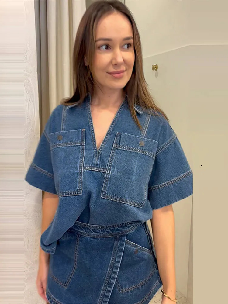 V-neck denim T-shirt short sleeved set for womens casual loose short sleeved pocket top mini short sleeved womens summer chic set 250220