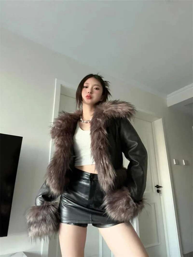 Korean Version Premium Fur Integrated Plush Jacket for Women's Winter New Thick and Warm Short Motorcycle Coat Female Clothing