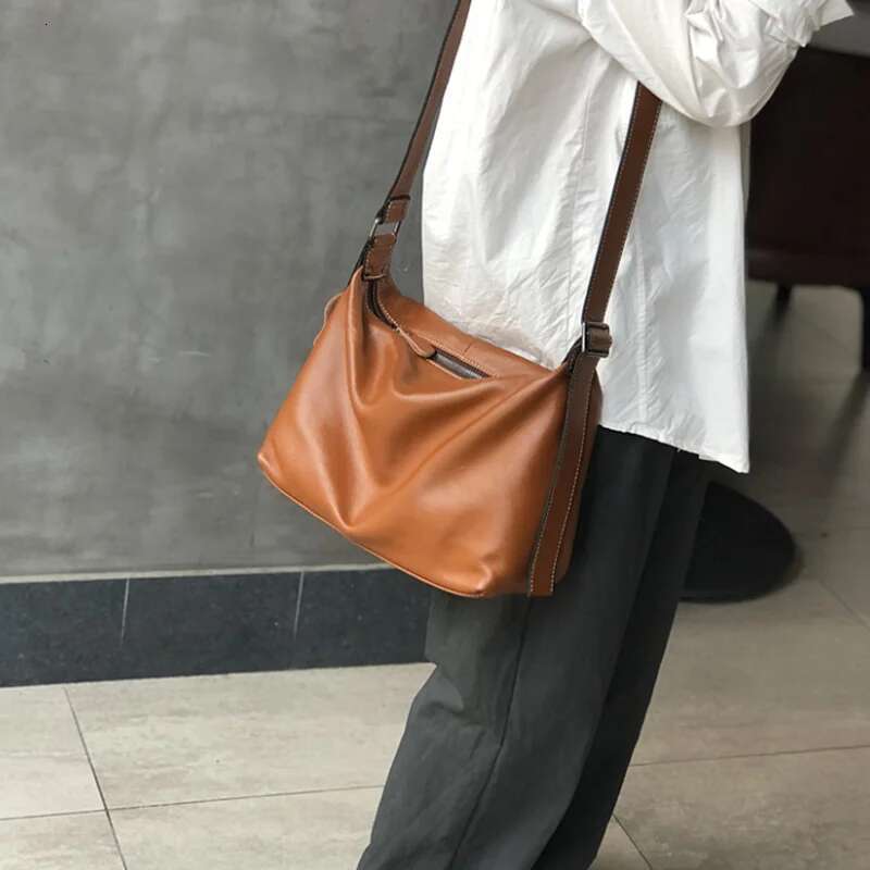 2025 New Genuine Leather Large-Capacity Shoulder Simple Leather Cowhide Messenger Travel Leisure Tote Big Bag
