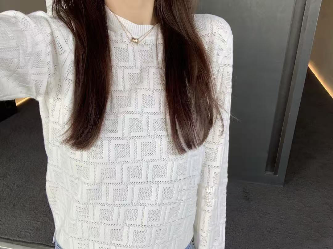 Womens knitwear T-shirt Designer brand T-shirt Fashion casual hollow knit crewneck long sleeve top comfortable breathable top pullover knits tees tops