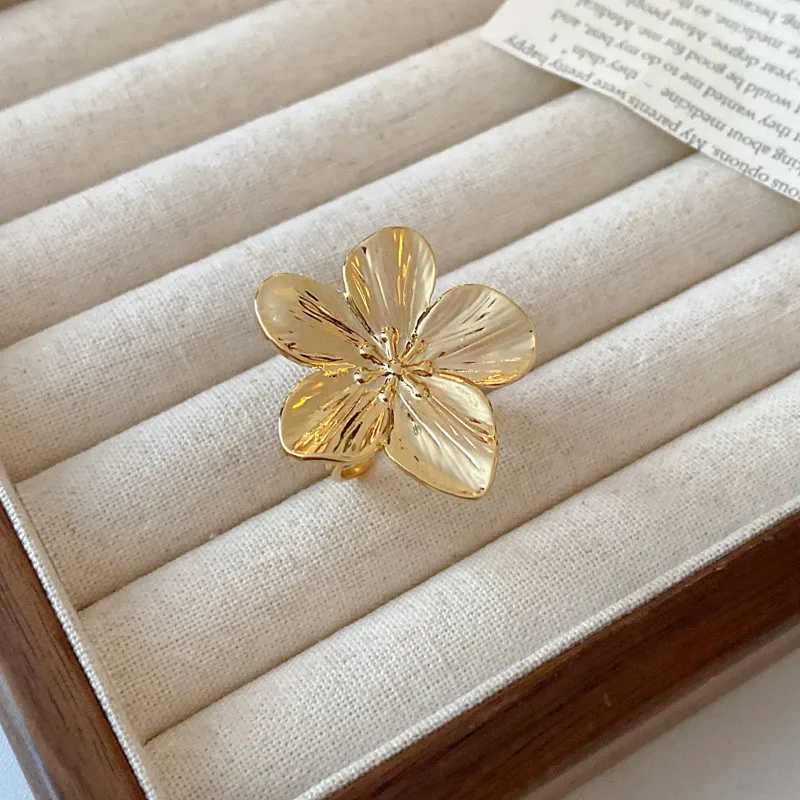 Uworld Waterproof 18K Gold Color Stainless Steel Flower Big Open Ring for Wen Trendy Fashion Party Summer Statement Jewelry X250220