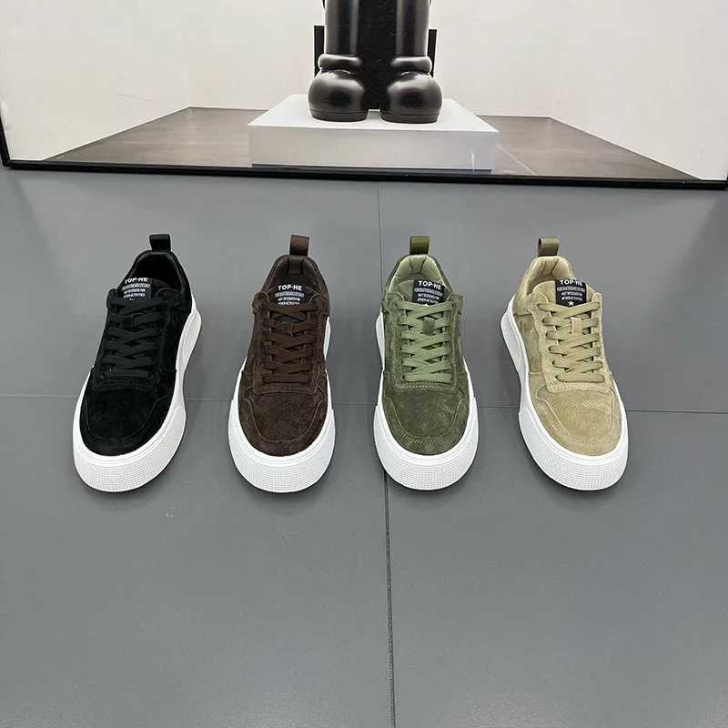 Lightweight Casual Sports Mens Shoes 2023 New Autumn Winter Suede Trend Versatile Soft Sole Comfortable Board Shoes for Men Z250225