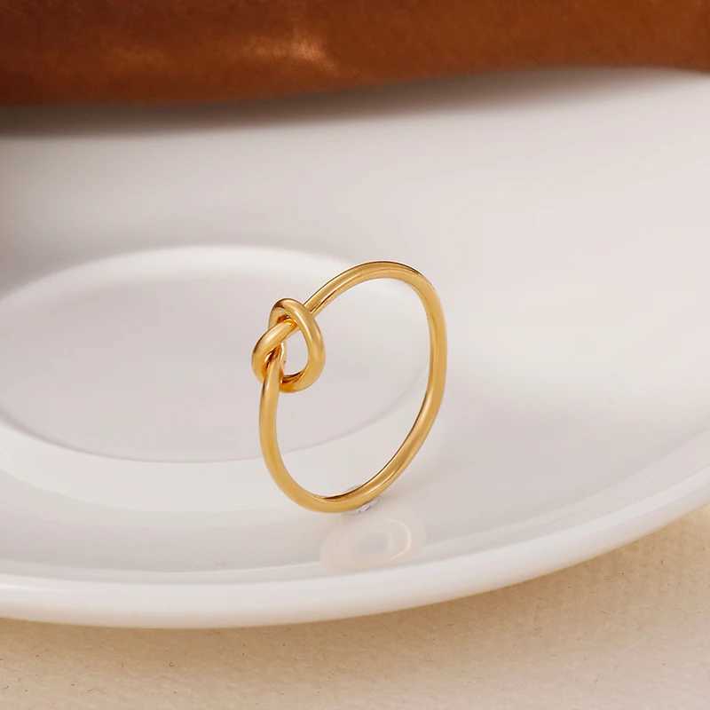 Simple Knot stainless steel ring suitable for warm girls gold silver rose gold French light luxury rings Elon unprinted jewelry gifts X250220