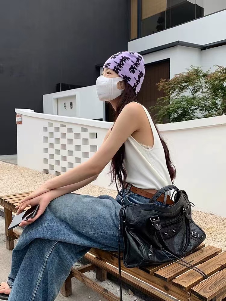 Free shipping 2025 designer Shoulder Bags Motorcycle Bag For womans flap rivet square handbag women crossbody tote bag