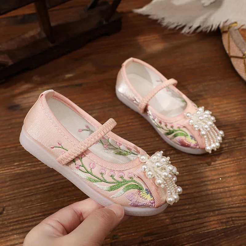 Girls Embroidery Pearl Beaded Shoes Traditional Kids Cloth Shoes Princes Tang Hanfu Ballet Flats For Girls X250220