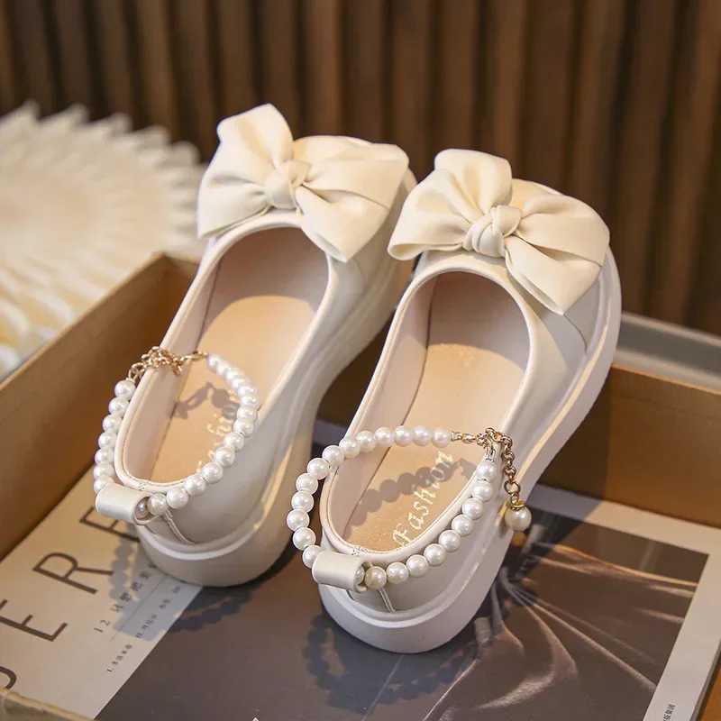 Childrens Fashionable Black Leather Shoes with Pearl Chain Bow Cute Girl Mary Janes 2023 New Kids Versatile Wedding Party Shoes X250220