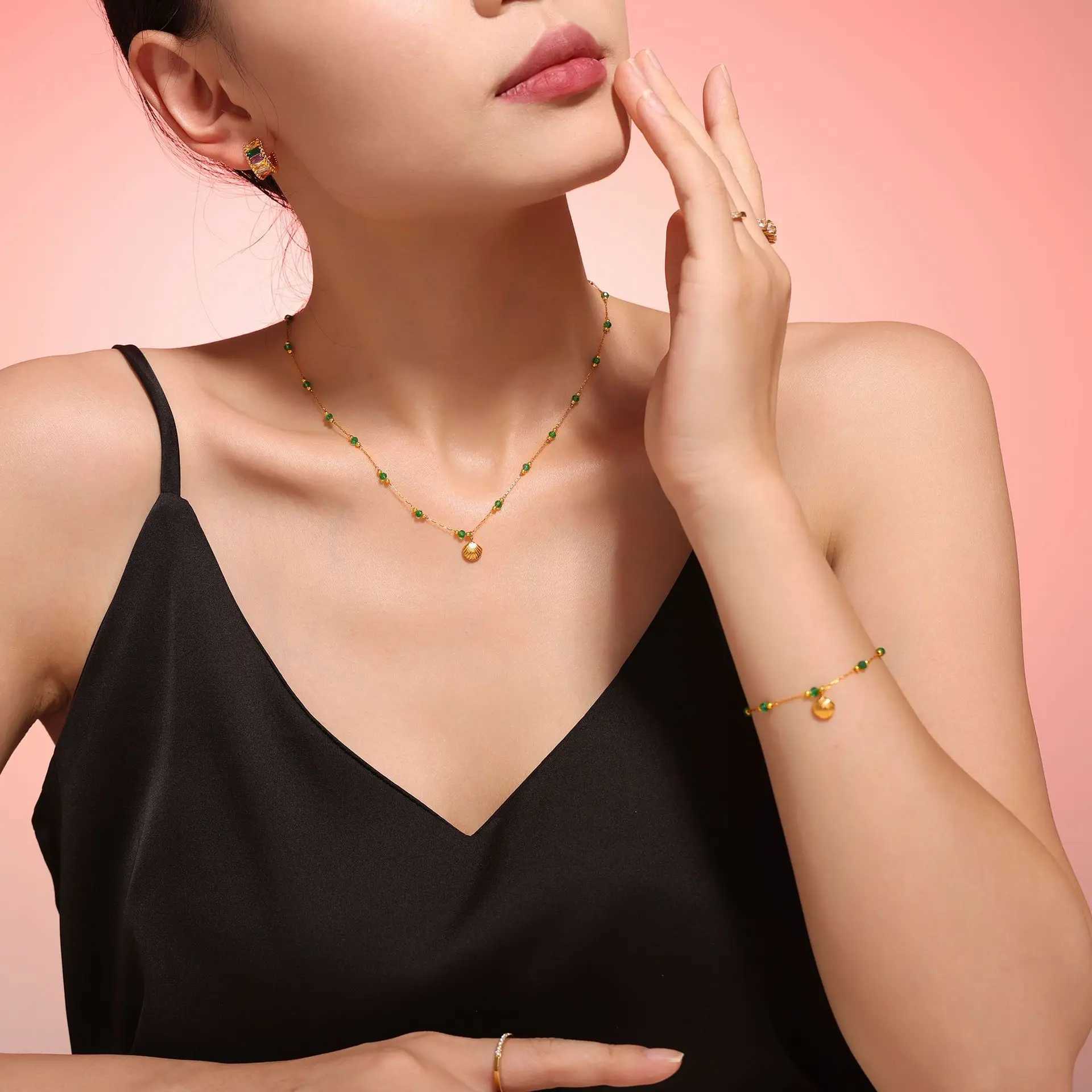 2025 Stylish Stainl Steel Plated 18K Gold Trend Ins Wind Exquisite Crystal Beads Scallop Girls Pendant NecklaceXJ250219