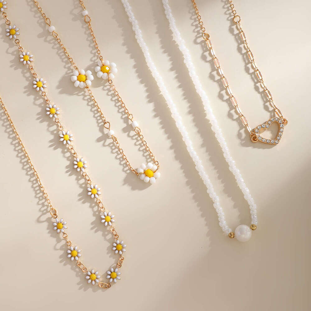 Jewelry Sweet and Spicy Pearl Imitation Daisy Set for Female Minority Heart Shaped Full Dia Collar Necklace