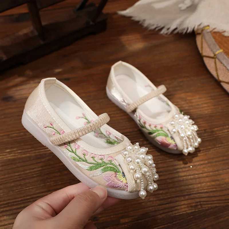 Girls Embroidery Pearl Beaded Shoes Traditional Kids Cloth Shoes Princes Tang Hanfu Ballet Flats For Girls X250220