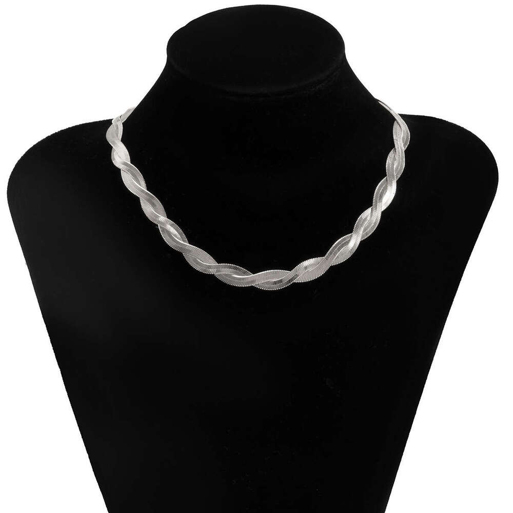 Cool sexy single layer winding snake bone with a simple and elegant woven metal necklace accessory