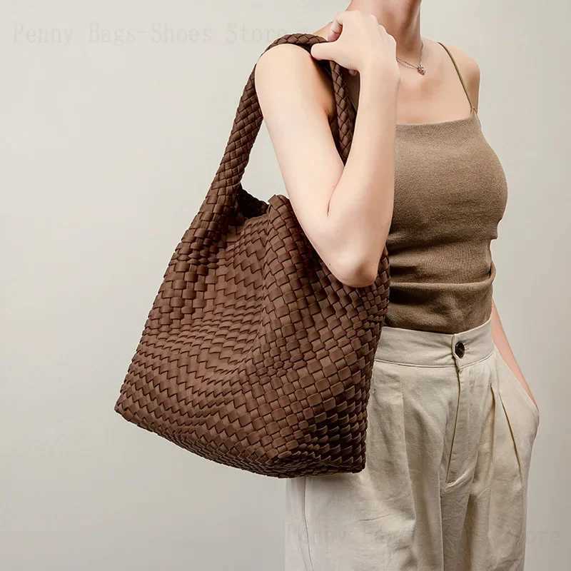 2025 New Pure Handmade Woven Bag Waterproof Large Capacity Versatile Underarm Shoulder Bag Commuting Out College Style Z250219