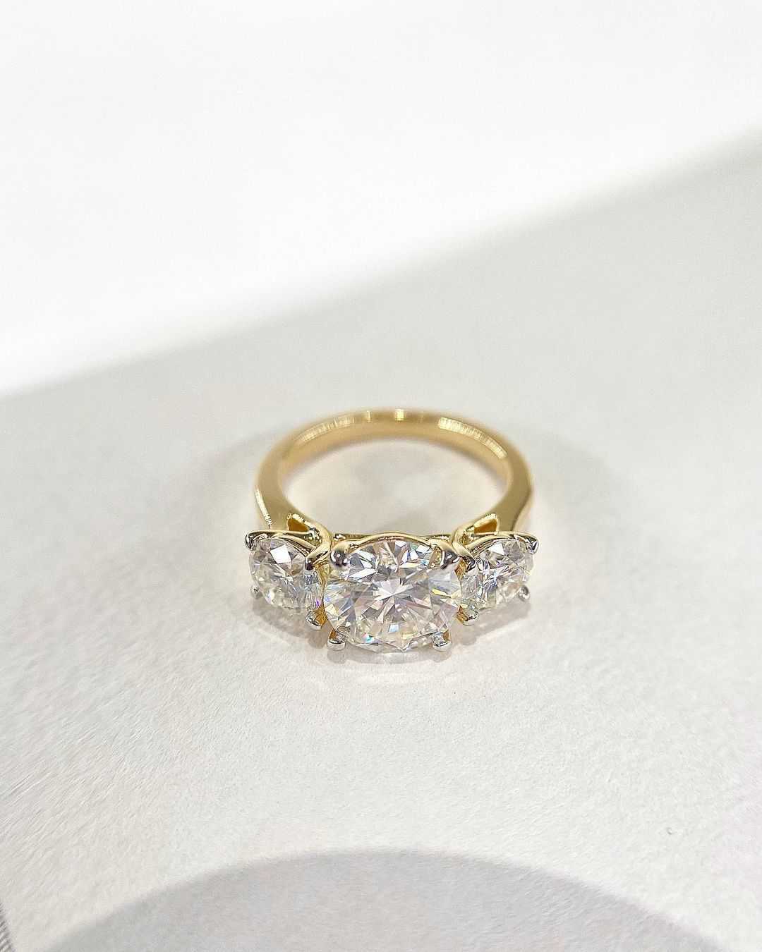 AAA Gems Three Stone Moissanite Ring Round Oval Pear Cut 14K 18K Gold Women Moissanite Engagement Ring