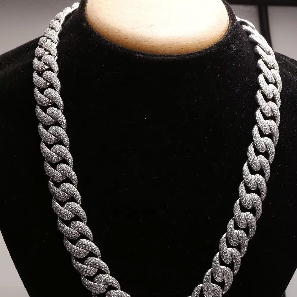 Sterg Sier Moissanite Dia Cuban Chain in Hip Hop Style Customized Size With New Design and VVS Clarity