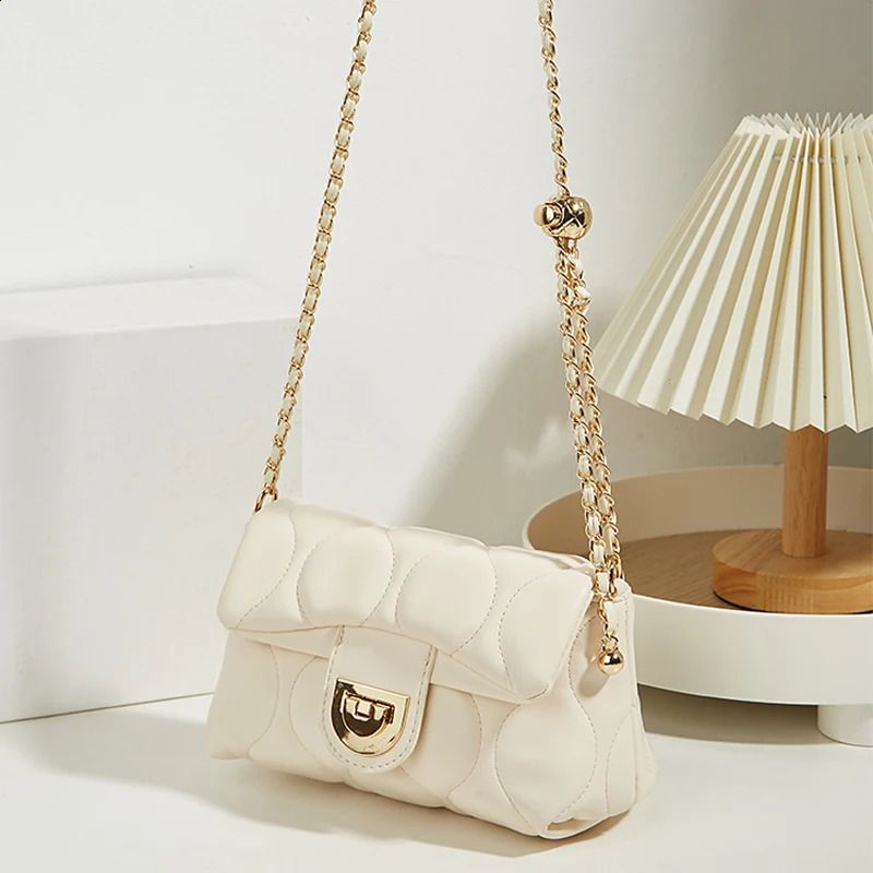 fashion Joker chain oneshoulder messenger bag female diagonal rhombic leisure underarm 250218