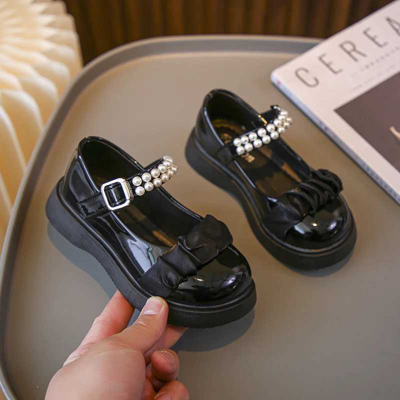 2023 Spring and Summer New Girls Leather Shoes Non-slip Glossy Pearls and Bow Solid Color Simple Baby Casual Shoes Kids Loafers X250220