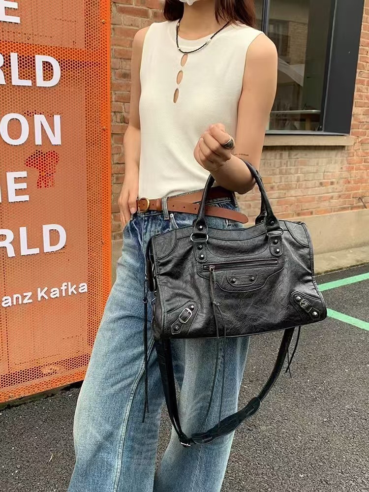 Free shipping 2025 designer Shoulder Bags Motorcycle Bag For womans flap rivet square handbag women crossbody tote bag
