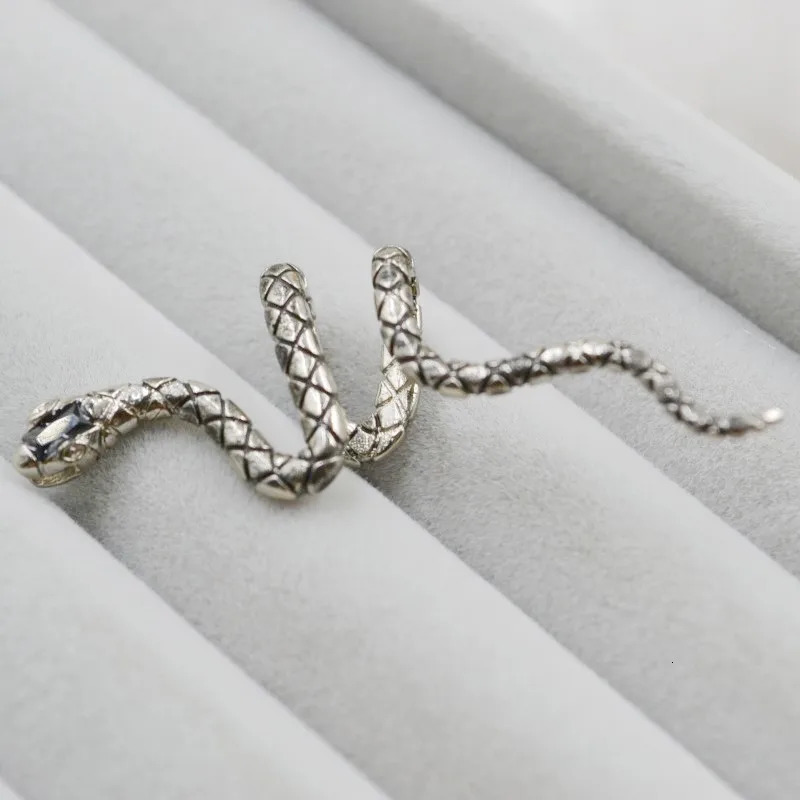 20 snake shaped PUNK EMO earrings cuff earrings packaging clip on earrings clip on female/male non perforated jewelry 250220