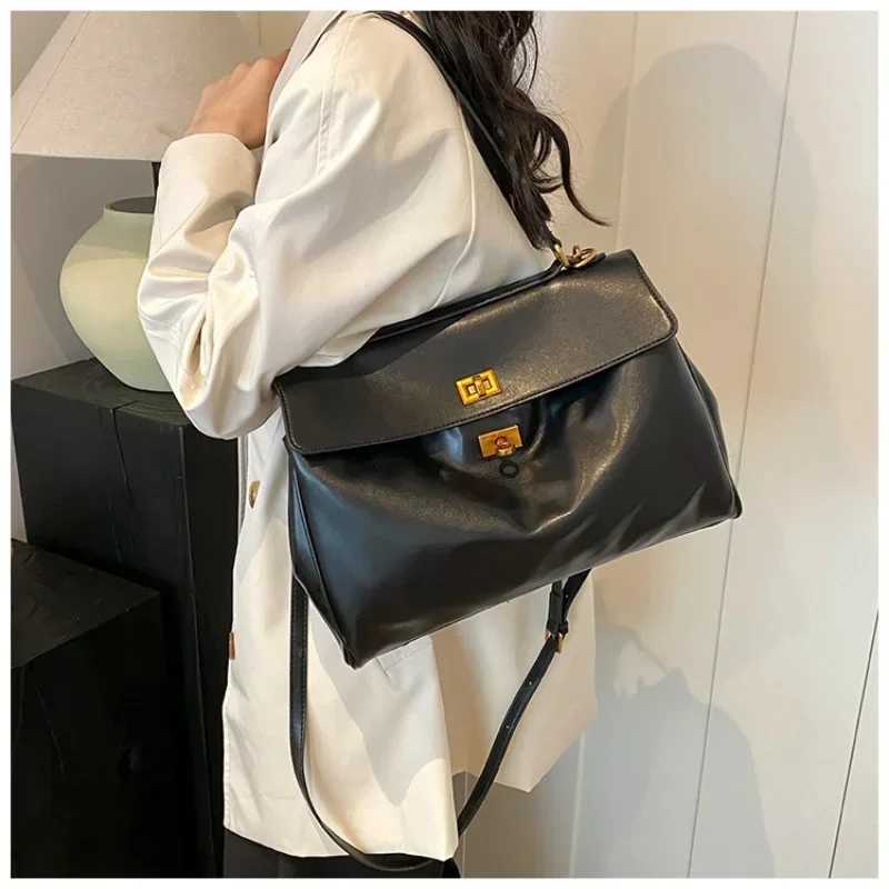 Fashion Large Capacity PU Simplicity Womens Tote Bags Hasp Sewing Thread Crossbody Bags 2025 New Leisure Trend Bolsas FemininasC250219
