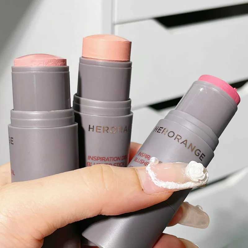 Tri-color B Stick Waterproof Strong coverage B Facial Brightening Profile Suitable for all skin tonesW250220