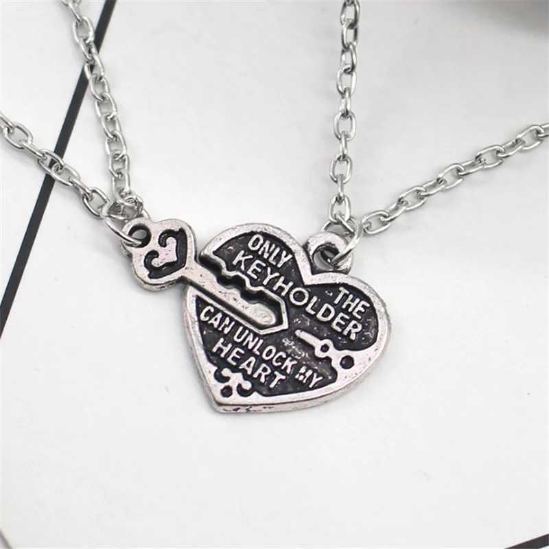 ZRM Fashion Heart Necklace With Letters ONLY THE KEYHOLDER CAN UNLOCK MY HEART Necklace Pendant For Girlfriend Boyfriend GiftXJ250219