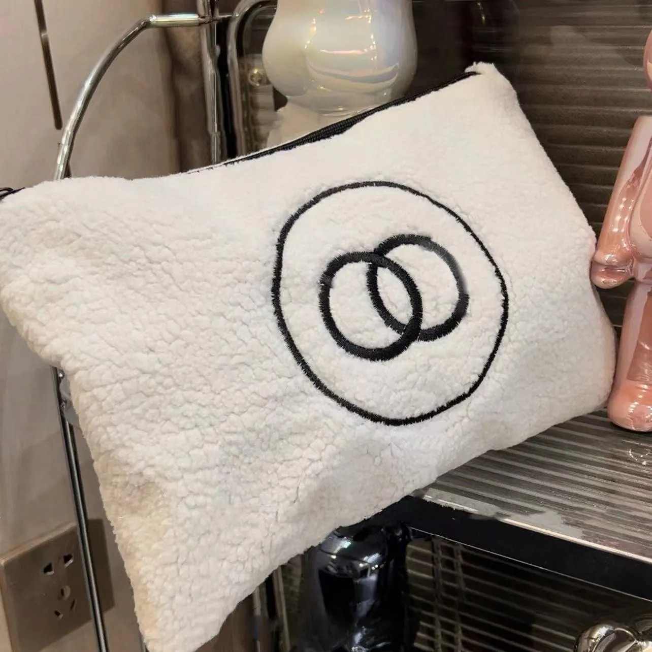 Women Make Up Bags Womens Clutch Bag Designer Fuzzy Makeup Bag Portabel Cosmetic Bag Letter Travel Wash Bag Female Toiletry Kits Men Washing Bag Wash Gargle Bag