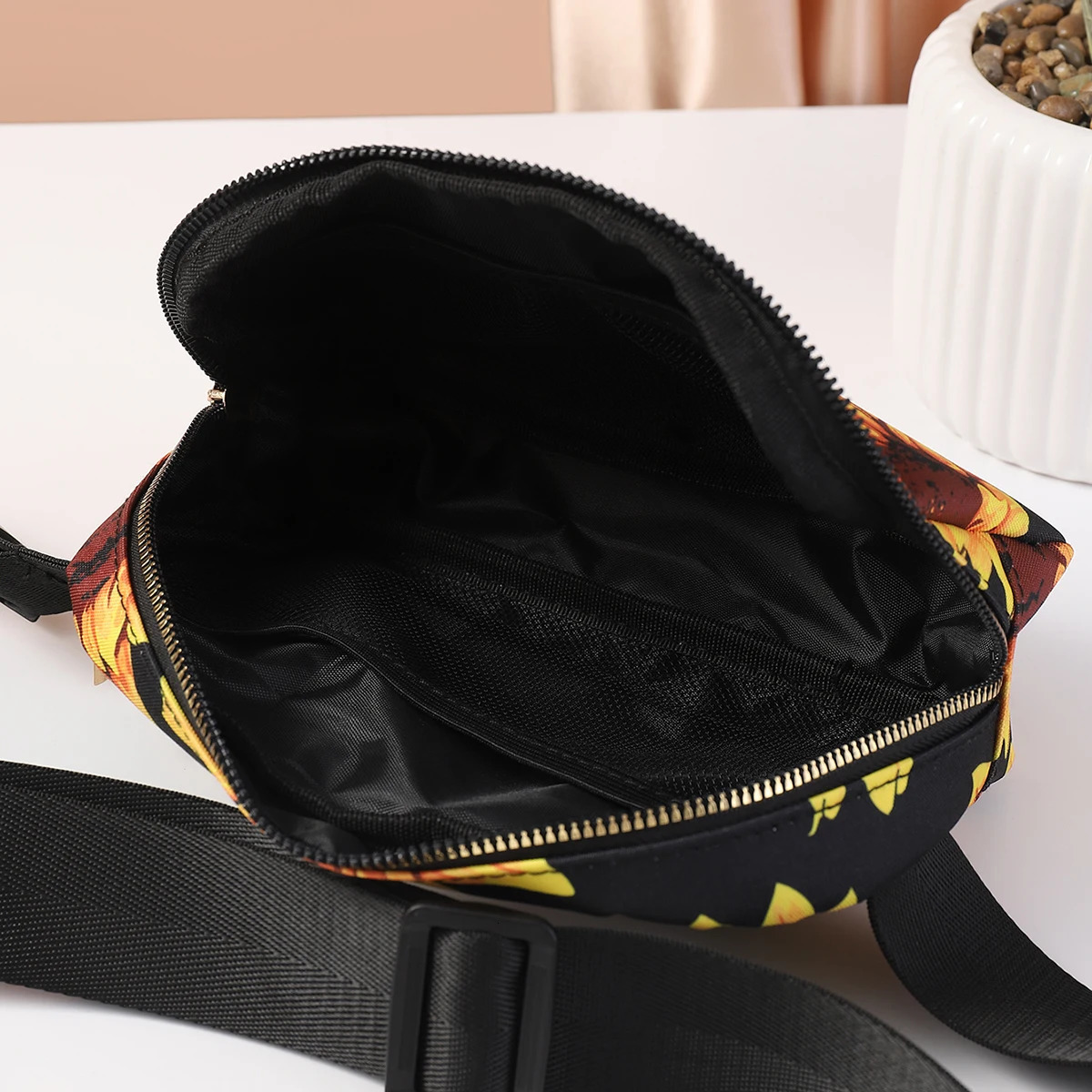 Sunflower pattern waist bag for men and women waterproof stain resistant chest large capacity storage 250219