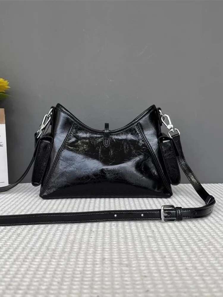 Women Motorcycle Personality Vintage Cowskin Genuine Leather Single Shoulder Crossbody Bags Ladies Casual Chain Armpit Bag