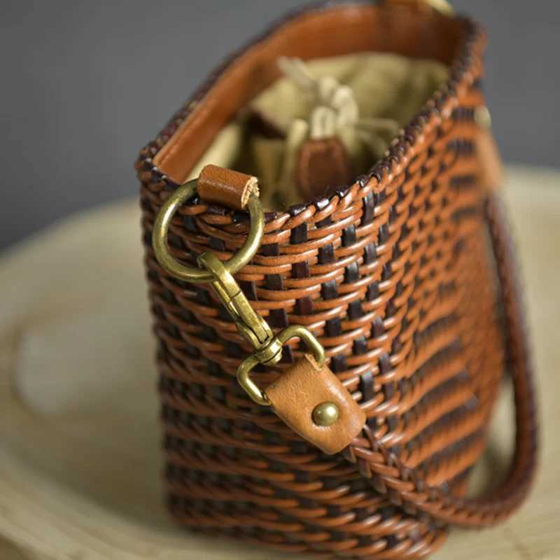 Autumn and winter new womens horizontal bag Japanese small square bag handmade woven personalized womens bag Z250219