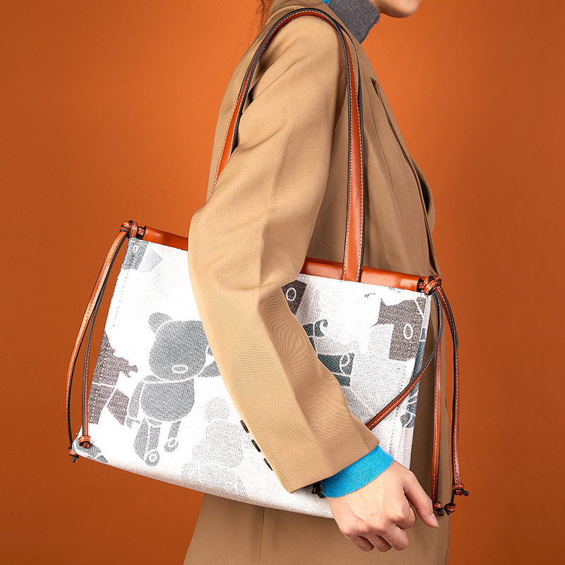 Tote 2025 New Fashionable Women's Simple Small Fresh Contrasting PU Armpit Shoulder Commuting Large Bag