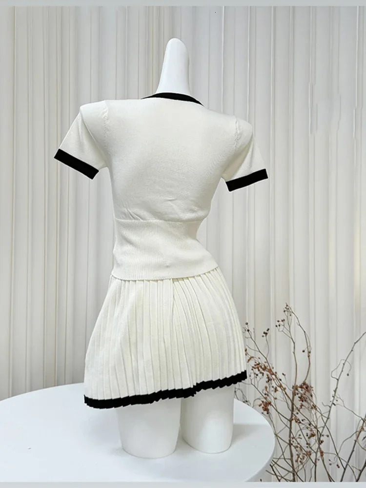 Summer Women French Retro Vacation Old Money Knit Suit Outfits 2 Piece Set Contrast Color Short Sleeve Top Mini Pleated Skirt 250220
