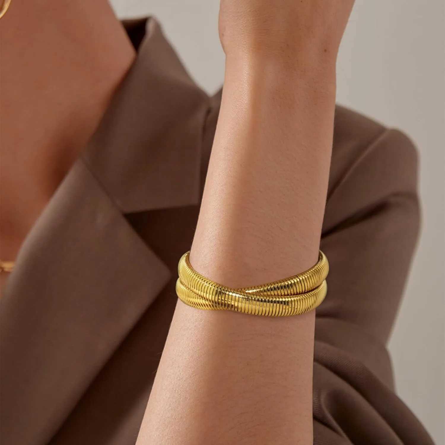 Gold Bangles for Women Chunky Stretch Bangles Bracelets Set 18K Gold Plated Stainl Steel Bracelets Flexible Wide WristbandXJ250219