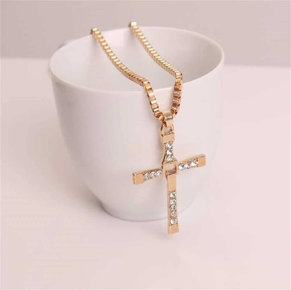 Cross Necklace Fast and Furious 8 Dominic Toretto Jewelry Classic Rhinestone Charms Cross Alloy Pendant Necklaces Men GiftsXJ250219