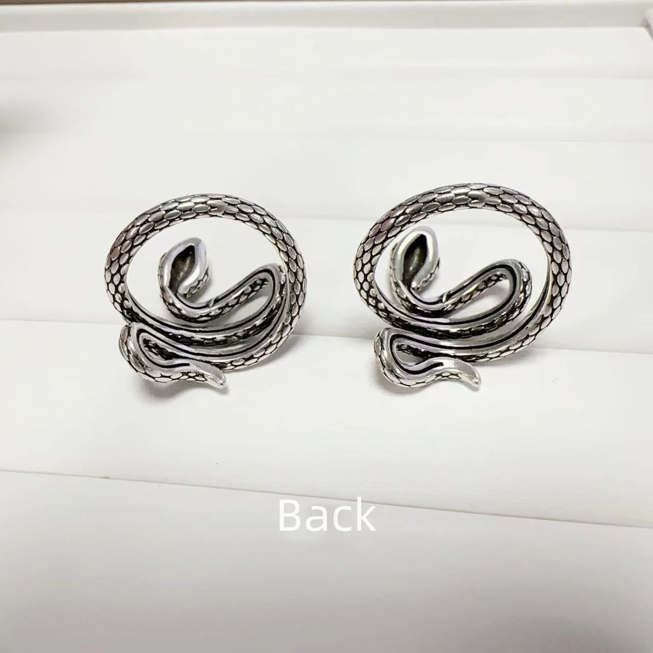 Personalized and versatile snake enamel snake shaped ring for women retro men cloisonn is an index finger jewelry ring. 250220