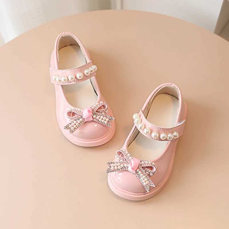 2024 New Childrens Fashion Princess Shoes Cute Pearl Bow Casual Shoes Childrens Girls Retro Patent Leather Performance Shoes X250220