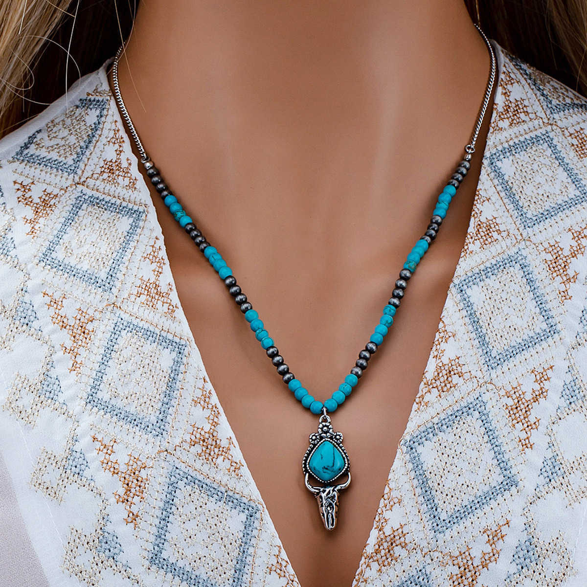 Pendant Necklaces Qingdao Daiwei Jewelry 1 Blue Turquoise Decorative Bull Head Conch Pendant Necklace H25219