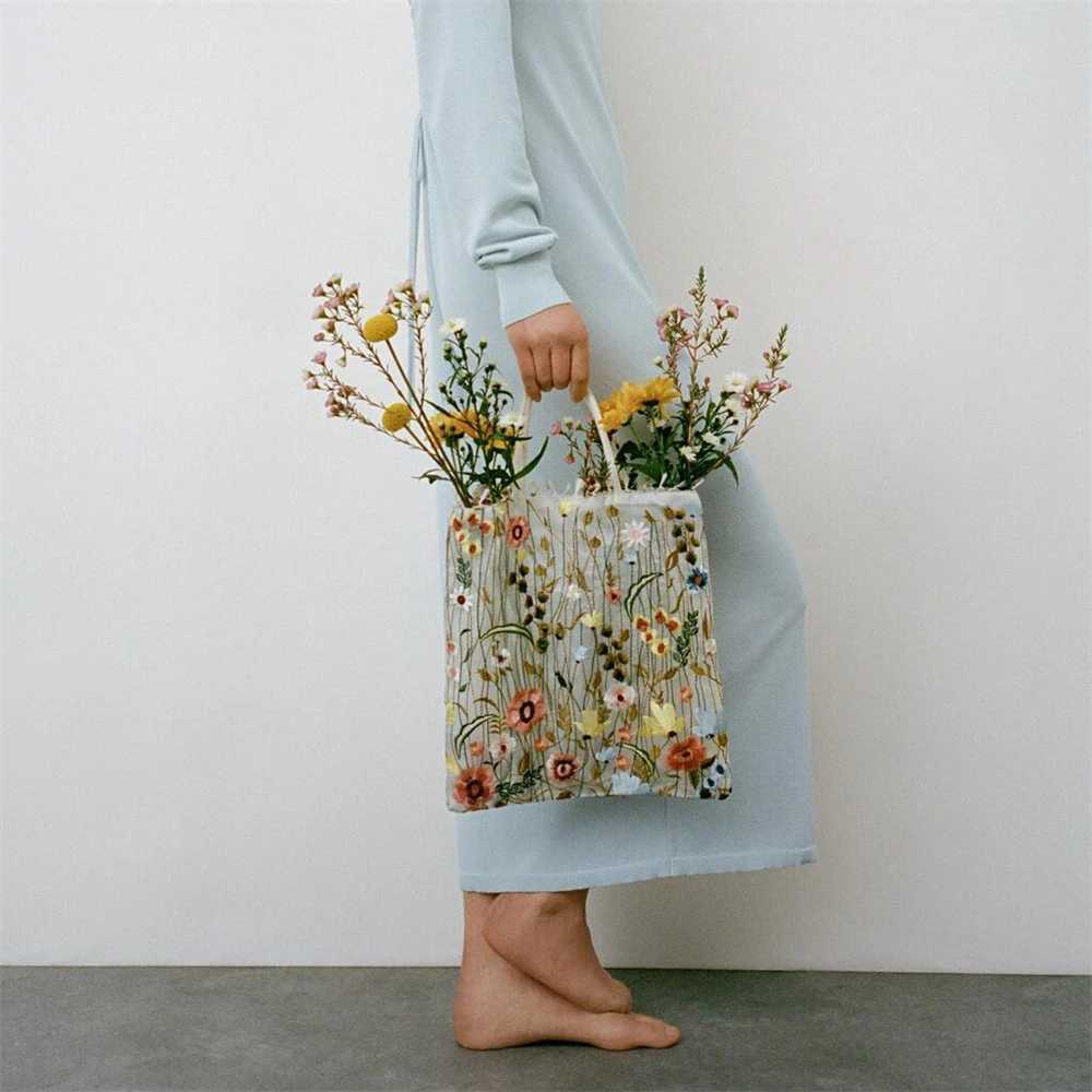 1Pc Fashion Tote Summer New Style Mesh Full Embroidery Flowers Clear Shoulder Bag Romantic Handbag Womens Eco Shopping Bag 2023 Z250219