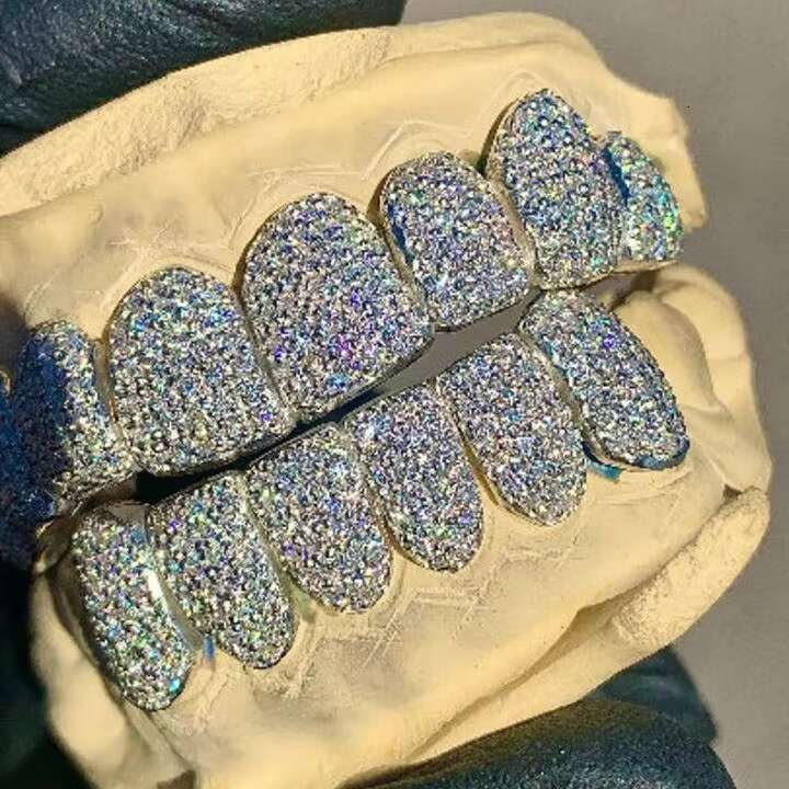 Fully Enhanced VVS Clarity Moissanite Dia Iced Out Teeth Grillz Hip Hop Jewelry in Sterg Sier Custom Size