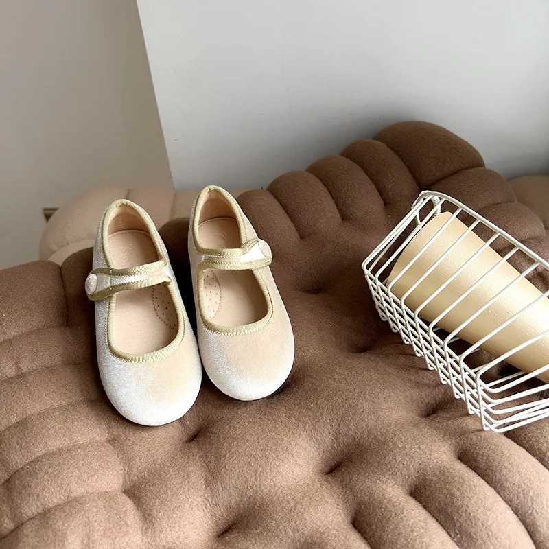 2024 new girl princess shoes sweet velvet wrapped foreign style solid color all matching single shoes baby small cloth shoes X250220